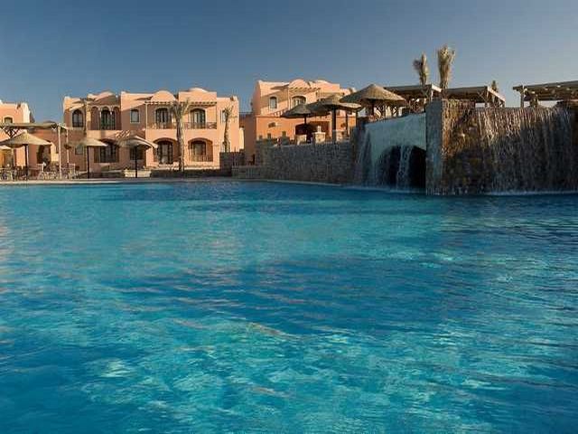 pool_at_the_Radisson_BLU_Resort_El_Quseir