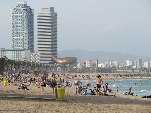 barcelona-beach-scene